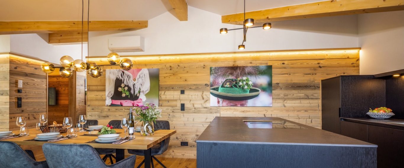 Blick auf das Bergpanorama vom Balkon Balkonblick fantastischen Panorama auf die Berchtesgadener Alpen und das Zentrum von Berchtesgaden